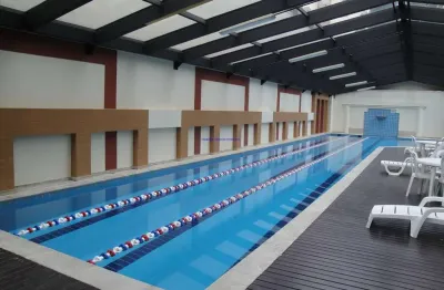 Condomínio com portaria, piscina, academia, salão de festa, playground e salão de jogos.  excelente localização á 6 minutos andando para a estação