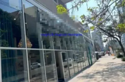 Loja 240m² e 02 banheiros.  excelente localização, á 8 minutos andando para a estação do metrô faria lima; entre as ruas dos pinheiros, maria carolina