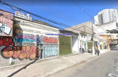 Galpão 440m² e 01 banheiro.  excelente localização entre as ruas diogo vaz,  scuvero e dos tapes; próximo da estação do metrô são joaquim.