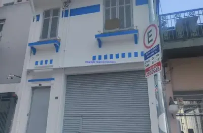 Prédio 230m² e 02 banheiros.  excelente localização, á 6 minutos andando para a estação do metrô consolação; entre as ruas augusta, frei caneca