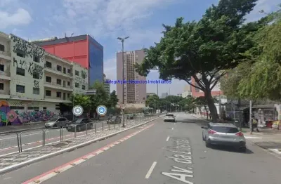 Prédio 1.650m², 07 andares, 03 conjuntos comerciais por andar, 03 lojas e 10 banheiros .  excelente localização á 1 minuto andando para a estação