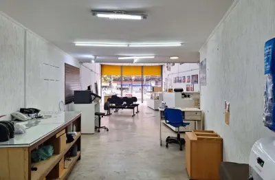 Prédio 659m² e 06 banheiros.  excelente localização á 1 minuto andando para a estação do metrô japão liberdade; entre a praça carlos gomes