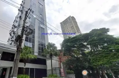 Conjunto comercial 120m²,  05 salas e 02 banheiros.   condomínio com recepção e segurança.  excelente localização a 8 minutos andado para a estação