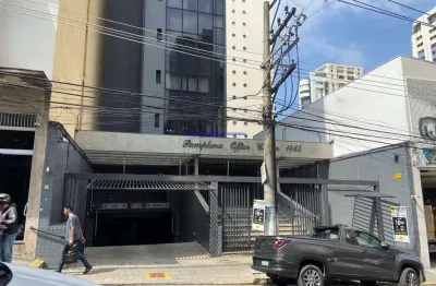 Conjunto Comercial 35m², 01 banheiro e 01 vaga na garagem.   Condomínio com recepção e segurança 24hrs.  Excelente localização