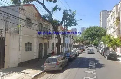 Casa 300m², 03 dormitórios e 02 banheiros.  excelente localização, entre as ruas solimões, salescópolis e avenida rudge.