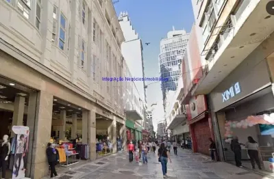 Loja 989m² e 02 banheiros .  excelente localização á 3 minutos andando para a estação do metrô sé; entre as ruas são bento, joé bonifácio e quintino