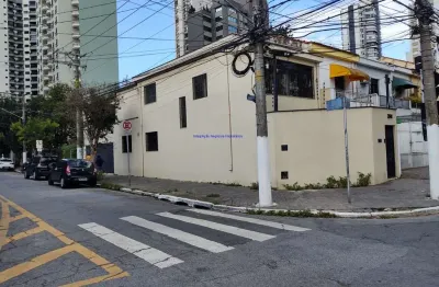 Casa 190m², 03 dormitórios (sendo 01 suíte), 04 banheiros e 02 vagas de garagem.  excelente localização entre as ruas morgado de mateus, nakaya