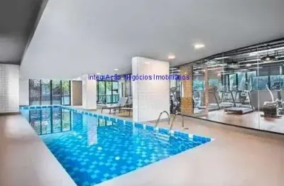 Apartamento studio 27m², 01 dormitório e 01 banheiro.  condomínio com portaria, segurança, piscina e academia.   excelente localização