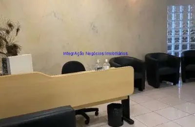 Conjunto comercial, 04 salas e 03 banheiros.  condomínio com recepção e segurança.  excelente localização á 2 minutos andando para a estação do metrô