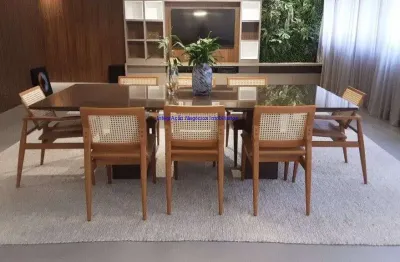 Apartamento 267m², 04 dormitórios (sendo 02 suítes), 03 banheiros e 02 vagas na garagem.   condomínio com portaria e segurança.  excelente localização