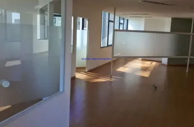 Conjunto comercial 139,57m²,  em bom estado de conservação, com copa, banheiros, 2 vagas de garagem, ar condicionado. ótima localização na esquina.