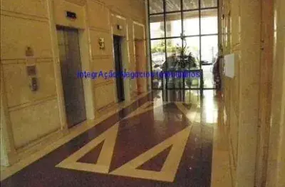 Conjunto comercial 42,32m², muito bem conservado, com banheiro, ar condicionado e 1 vaga de garagem.  ótima localização, próximo berrini, estação cptm