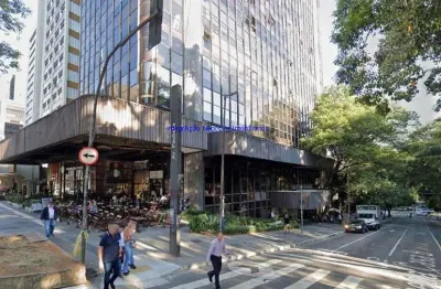 Loja 125m² e 01 banheiro.  excelente localização, á 2 minutos andando para a estação do metrô trianon masp; entre as alamedas casa branca, santos