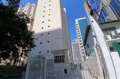 Apartamento 70m², 02 dormitórios, 01 banheiro e 01 vaga de garagem.  condomínio com portaria, segurança, piscina, academia, churrasqueira