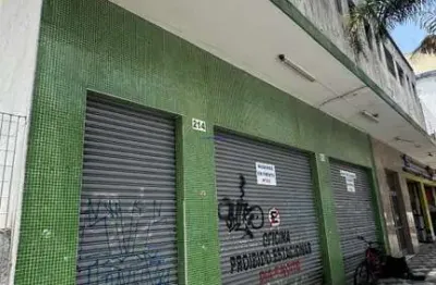 Loja 84,65m² e 02 banheiros.  Excelente localização, á 10 minutos andando para a estação do metrô Santa Cecilia; Entre as Ruas Conselheiro Nebias