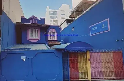 Casa 408m², 08 salas, 04 banheiros e 04 vagas de garagem.  excelente localização á 9 minutos andando para a estação do metrô consolação
