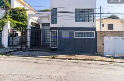 Galpão 600m², 02 banheiros e 02 vagas de garagem.  excelente localização, entre as ruas dinieper, andre kohle e camburiú.