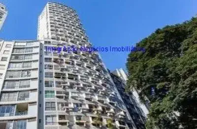 Condomínio com portaria e segurança 24h.  excelente localização, á 6 minutos da estação do metrô republica; entre a rua vitória, arouche, vieira