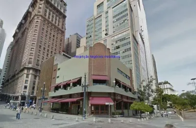 Galpão 1.463m² e 02 banheiros.  excelente localização, á 2 minutos andando para a estação do metrô são bento; entre a rua libero badaró