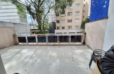 Apartamento 70m², 01 dormitório, 02 banheiros, 01 área de serviço e quintal.   excelente localização, à 9 minutos caminhando da estação do metrô