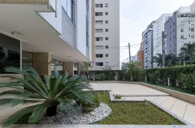 Apartamento 155m², 03 dormitórios (sendo suítes), 03 banheiros e 02 vagas na garagem.  condomínio com portaria e segurança.  excelente localização
