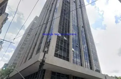 Conjunto comercial 132m² e  03 banheiros.   condomínio com recepção e segurança.   excelente localização á 4 minutos andando para a estação do metrô