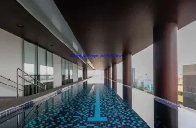 Condomínio com portaria, segurança, piscina, academia, salão de festa, sauna, salão de jogos, playground, churrasqueira e jardim.