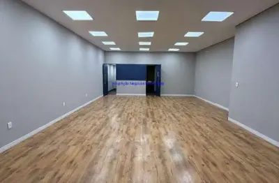 Loja 538m² e 02 banheiros.  excelente localização, á 1 minuto andando para a estação do metrô são bento; entre as ruas liber badaró, boa vista
