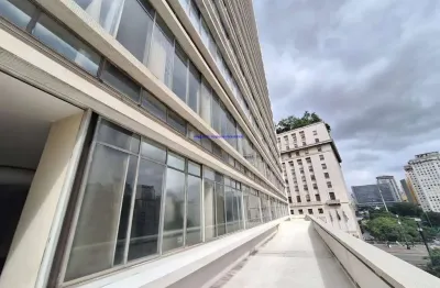 Condomínio com recepção e segurança.  excelente localização á 4 minutos andando para a estação do metrô anhangabaú; próximo a rua doutor miguel couto,