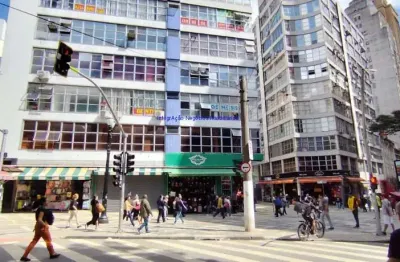 Conjunto comercial 147,98m², 03 salas, 01 copa e 02 banheiros.  condomínio com portaria e recepção.  excelente localização