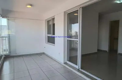 Apartamento 135m², 03 dormitórios (sendo 01 suíte), 02 banheiros e 02 vagas na garagem.  condomínio com portaria, segurança, piscina, academia