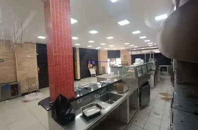 Loja 270m² e 02 banheiros.  excelente localização, á 3 minutos andando para a estação do metrô são bento; entre as ruas do comercial