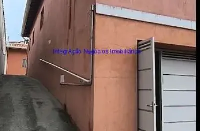 Casa comercial 166m² sendo 305 de metros quadrados de área total , com 4 salas, 2 banheiros e 2 vagas de garagem.