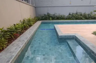 Condomínio com portaria, segurança, piscina, academia, playground e salão de festas.  excelente localização, á 7 minutos andando para a estação