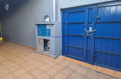 Casa 400m², 03 salas e 04 vagas de garagem.  excelente localização, á 9 minutos andando para a estação do metrô sumaré; entre as ruas monsenhor