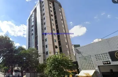 Conjunto comercial  210m², 02 banheiros e 06 vagas na garagem.  condomínio com segurança e portaria.  excelente localização, á 6 minutos andando para