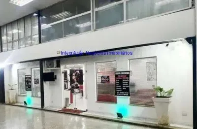 Loja 135m² e 02 banheiros.  excelente localização, á 6 minutos andando para a estação do metro republica; entre as ruas da consolação e araújo.  todas