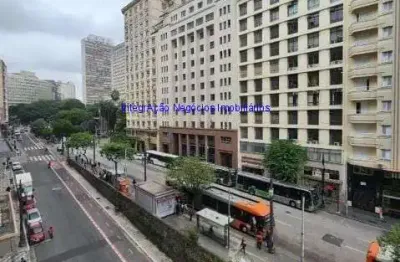 Apartamento studio 32m², 01 dormitório e 01 banheiro.  condomínio com portaria e segurança.  excelente localização