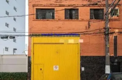 Galpão 634m² e 01 banheiro.  excelente localização entre as ruas da independência, clímaco barbosa e freire da silva.