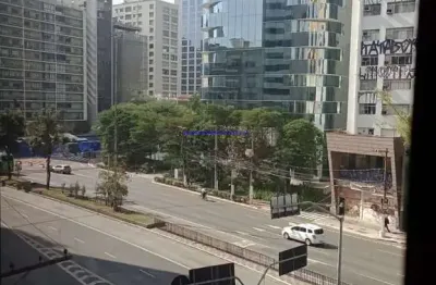 Apartamento 91,53, 02 dormitórios, 01 banheiro e 01 dependência de empregada.  excelente localização á 5 minutos andando para a estação do metrô