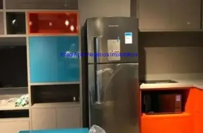 Apartamento studio mobiliado 30m², 01 dormitório, 01 banheiro e 01 vaga de garagem.  condomínio com portaria, segurança, piscina, academia