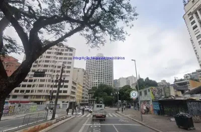 Loja 210m² e 01 banheiro.  excelente localização á 8 minutos andando para a estação do metrô republica; entre as ruas santa efigênia, antônio de godói