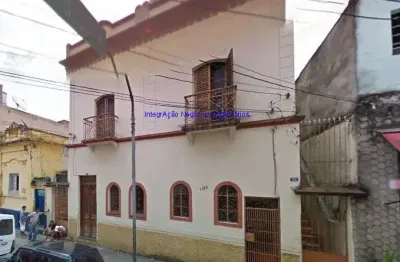 Casa 240m², 03 dormitórios e 01 banheiro.  excelente localização entre as ruas samuel das neves, delegado  everton e avenida nove de julho.