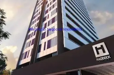 Condomínio com portaria 24h, elevadores e zelador.  excelente localização á 6 minutos andando para a estação do metrô consolação;