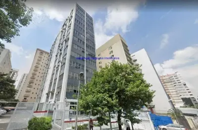 Condomínio com recepção e segurança.   excelente localização á 8 minutos andando para a estação do metrô consolação; entre as alamedas itu, jaú