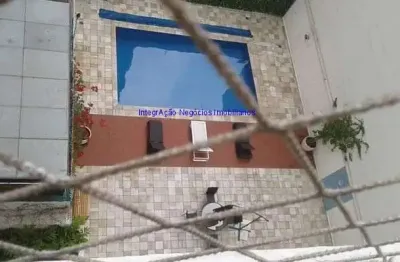 Condomínio com portaria, segurança 24hrs, piscina, piscina infantil, salão de festa e jardim.  excelente localização