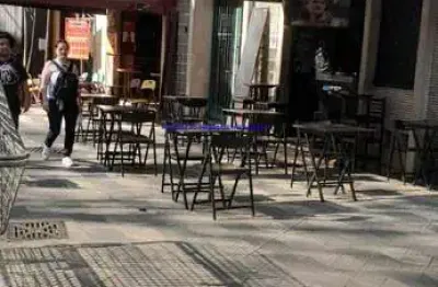 Loja 72m² e 02 banheiros.  excelente localização á 6 minutos andando para a estação do metrô republica; entre a rua vitoria e avenida são joão.