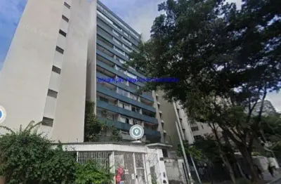 Apartamento  cobertura penthouse 200m², 03 dormitórios (sendo 01 suíte), 03 banheiros e 02 vagas na garagem.  condomínio com portaria e segurança.