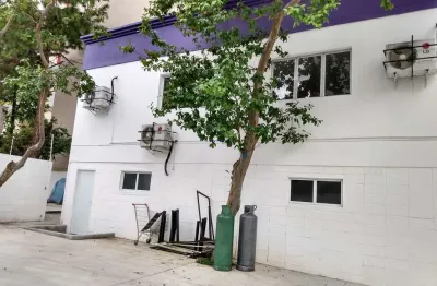 Galpão 680m² e  02 banheiros.  excelente localização entre as ruas espirito santo, pais de andrade e desembargador macedo viêira.