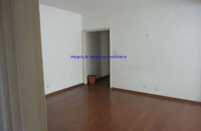 Casa sobrado 700m² de terreno, 600m² construída, 20m² de frente, 06 quartos (02 suítes), 04 salas, 05 banheiros e 04 vagas.  excelente localização